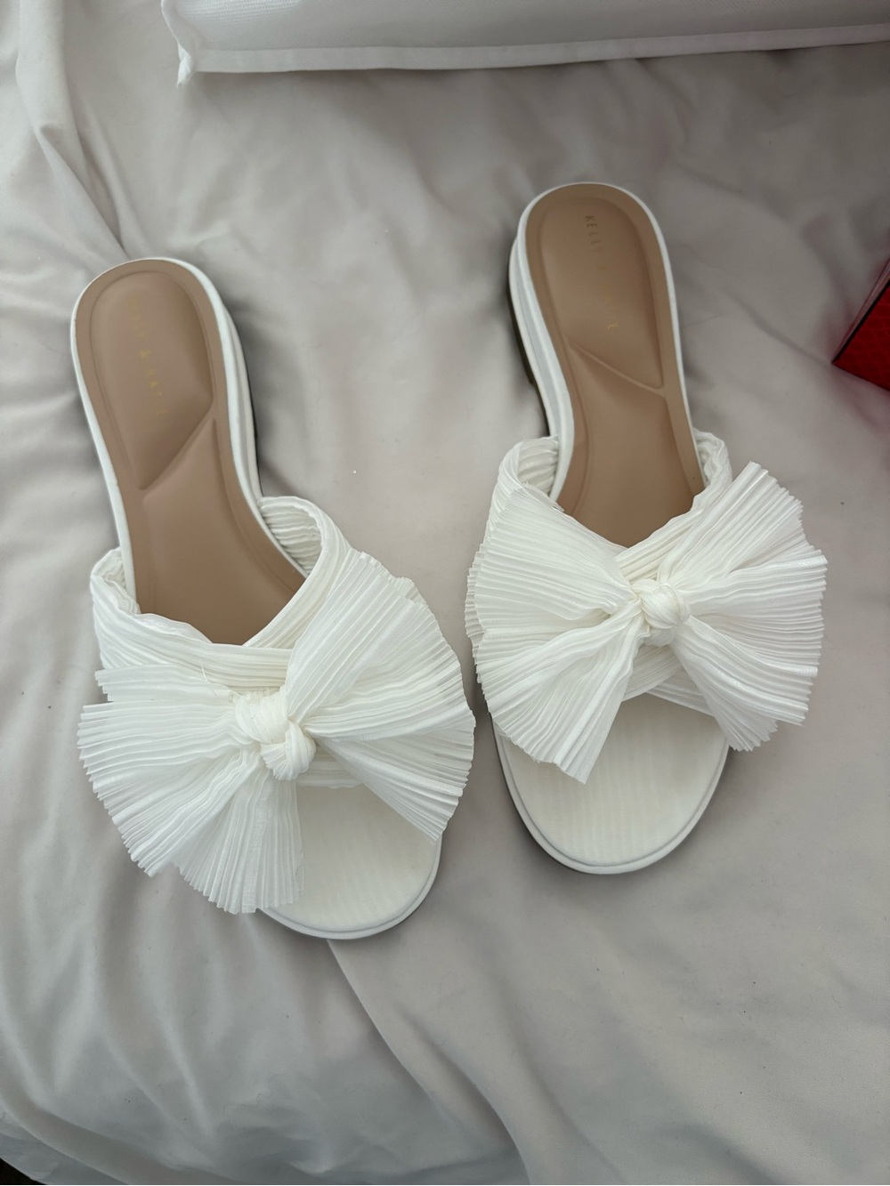 Women’s White Bow Slide Sandals - Elegant Pleated Knot Detail